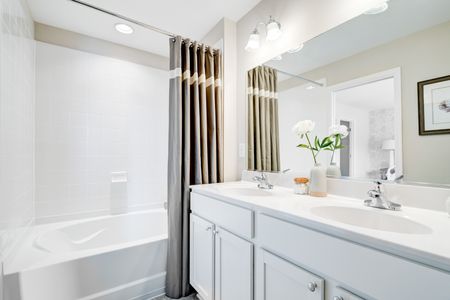 Owner's Bath of Maple Model Home in Kennington Townhomes