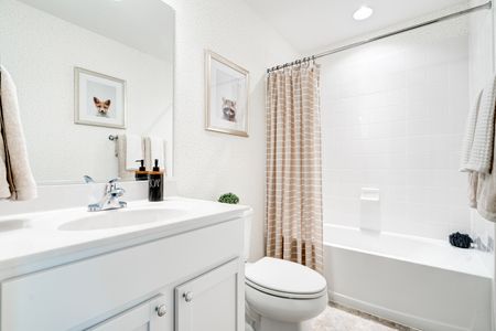Secondary Bath of Maple Model Home in Kennington Townhomes
